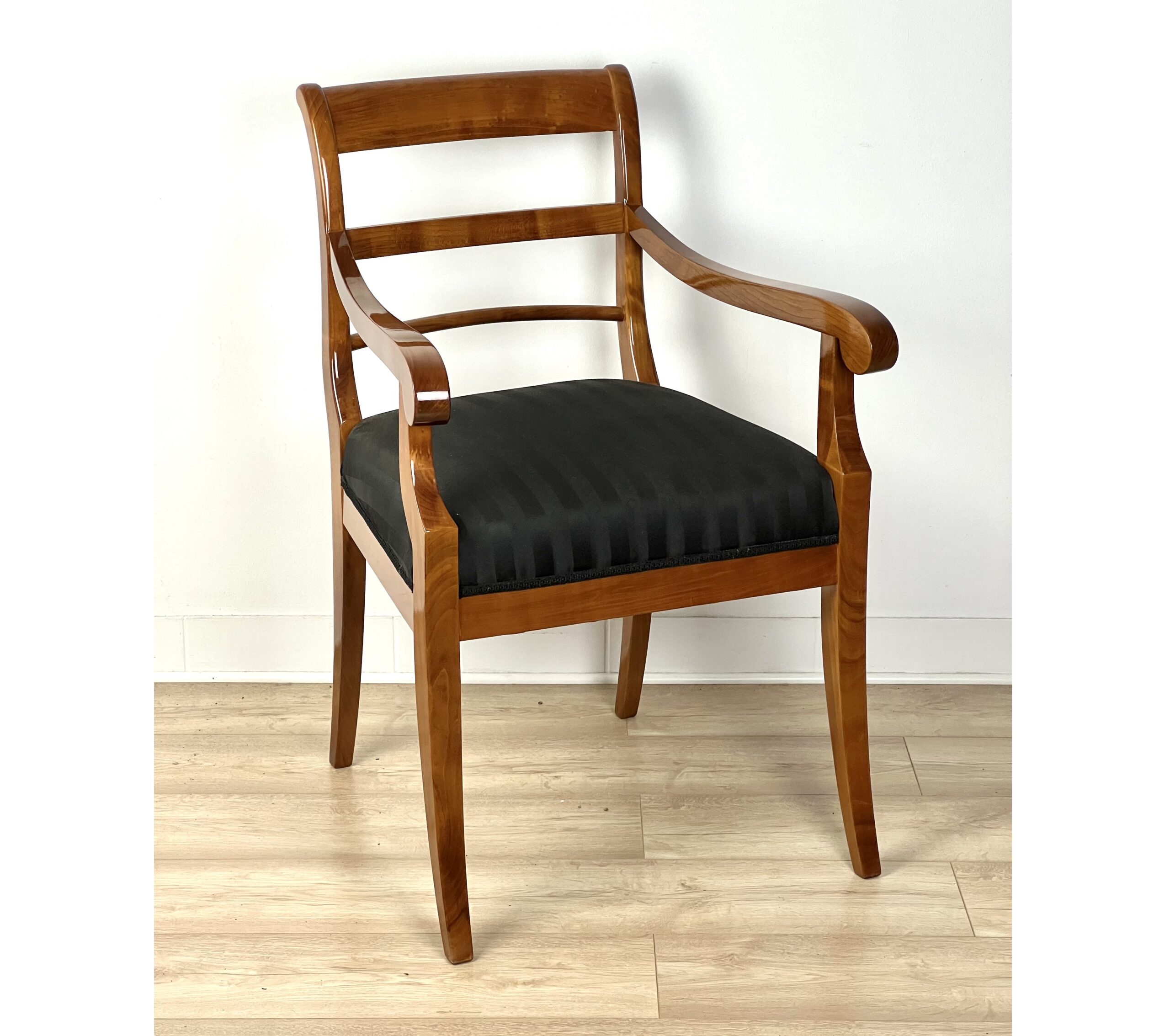 C11 Armlehnstuhl Kirsche Biedermeier