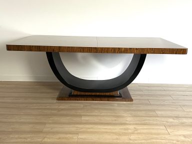 tisch-massivholz-schwarze-eiche-schwarzes-gestell